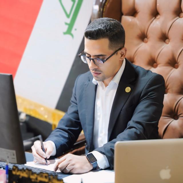 صورة الكاتب