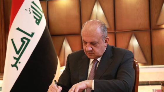 وزير الدفاع العراقي ثابت العباسي أمر بإكمال نتائج التحقيق في حادث الكليه العسكرية الرابعه