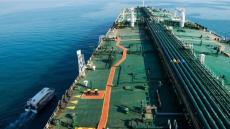 ترامب أعلن أن بإمكان الصين الان مواصلة شراء النفط الايراني