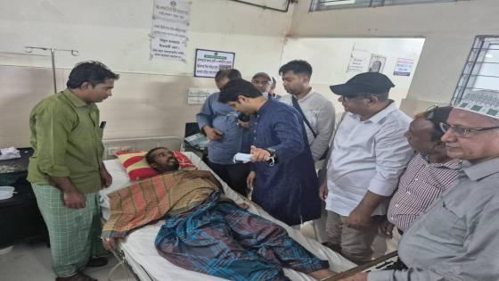 زار طارق أكبر، نجل خانداكر، المصابين في حادث إطلاق النار الذي شنه إرهابيون في راوزان.