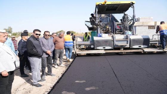 تبليط طريق المزبانية ضمن : محافظ ميسان يتابعه ميدانيًا